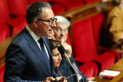 Le député Xavier Albertini prend la parole à l'Assemblée nationale, à Paris, le 16 juin 2026 - Thomas SAMSON (AFP)