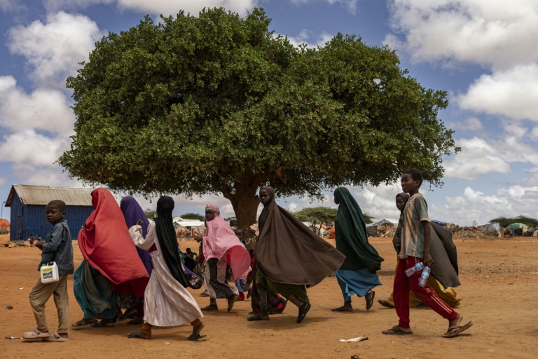 Aléas climatiques : les filles exposées à "un risque accru de décrochage scolaire"