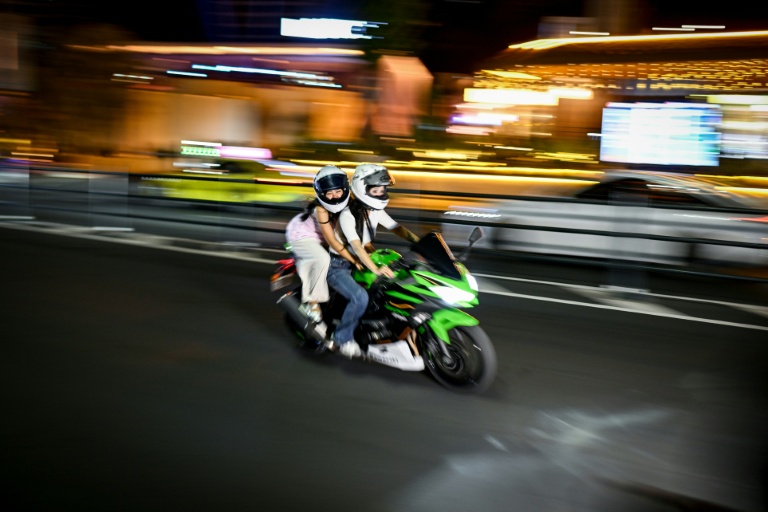 Vidéos, cuir et néons : la Mecque chinoise de la moto attire les amateurs d'adrénaline