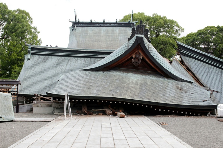 Séisme au Japon : 13 morts, des personnes toujours piégées dans un centre commercial effondré