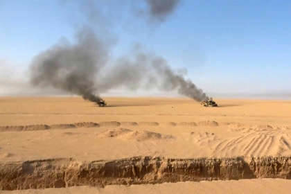 Une image diffusée le 15 septembre par les Houthis montre des véhicules militaires qu'ils disent avoir attaqué à al-Jawf, au Yémen - - (AFP)